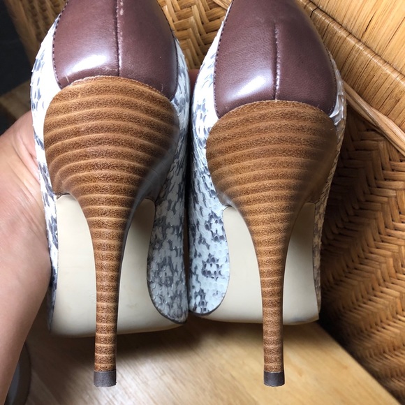 B. Makowsky BM Neve Pumps - Picture 6 of 8